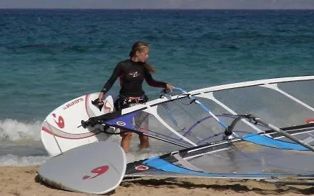 אכסניה Surfing Huts *